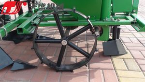 New Agricultural Machinery 20-50HP Tractor Potato Planting Machine Single Two Rows Potato Planter