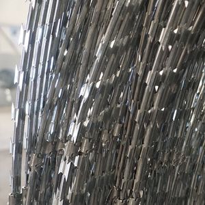 High Quality Barb Wire Price Per Roll Galvanized Barbed Wire Farm Fence Factory Price Manufacturer Iron Single Razor Wire