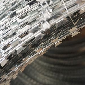 Galvanized Iron Wire Razor Barbed Wire Blade Security Fencing Barbed Wire with High Security Features