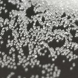 Precision Glass Beads Abrasive Media 0.1-0.2mm 0.2-0.3mm for Metal Polishing Dry and Not Hardened Recyclable Mohs Hardness 6-7