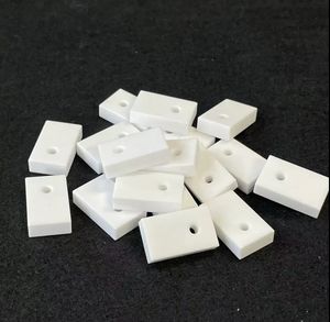 95% Alumina Ceramic Sheet Heat-Conducting Ceramic Block with Hole Part