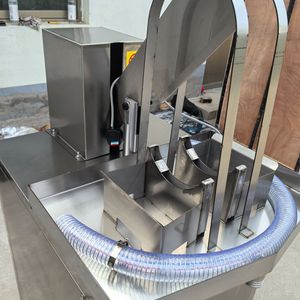 Coconut Water Extraction Extracting Machine Coconut Half Splitting Cutter