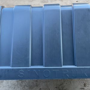 Battery Cover Az9100760102 Battery Cap for Sinotruk HOWO Truck