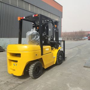 a 3-Ton Fuel-Powered Forklift, Driven by a Diesel Engine, Is Easy to Operate