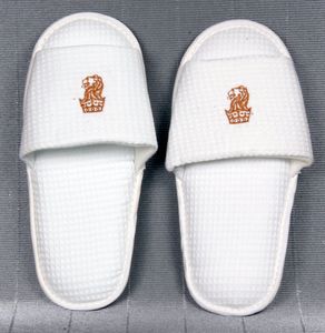 Small MOQ White Waffle Hotel Slipper with Embroidery Logo