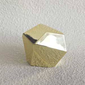 Custom Luxurious Perfume Bottle Caps 15mm 20mm Zamac Plastic Aluminum Zinc Alloy Metal Perfume Bottle Lid Cap