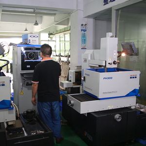High-Quality Customized Metal CNC Machining Part: Broaching, Milling, Turning, Drilling, Etching / Chemical Machining