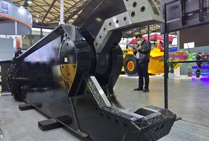 Excavator Hydraulic Shearing Scrap Metal Shear with CE From China