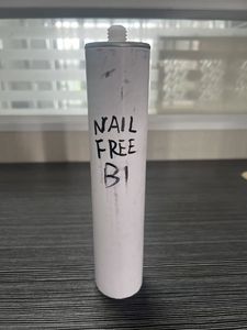 Instant Bonding of Tiles No More Nails Adhesive