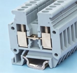 Efficiently Designed Through-Hole Terminal Block for Easy Installation