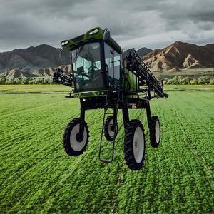 1000L-3000L Self Propelled Boom Field Use Agricultural Sprayer
