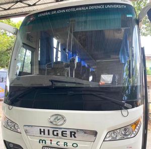 Higer Klq6118 Front Windshield Factory Price Made in China Higer Bus Windscreen Glass