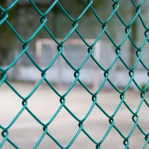 Metal Steel Garden Fence Outdoor Fences Galvanized Diamond Wire Mesh Fence Panel Post Farm Fencing Netting Cyclone Wire Fence Chain Link Fence