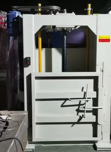 Guide Screw Gear Type Vertical Bale Baling Press Machine with Cheap Price