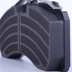 Auto Parts Semi-Metallic Ceramic Front Disc Brake Pad for Mitsubish 29328