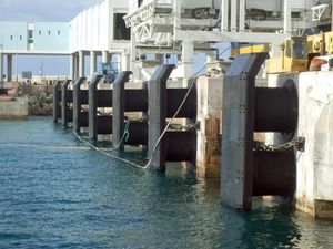 Super Cell/Cone Rubber Yokohama Inflatable Pneumatic Dock Fender for Protection Ship Boat Yacht