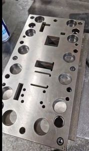Progressive Mould for Aluminium Electric Appliance Parts, Precise Injection Mould, Punching Mould, Pressing Die Set
