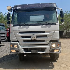 Sinotruk HOWO 6X4 371HP Oil Tanker Truck
