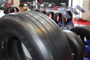 Civil Helicopter Tire Aircraft Tire with Best Quality 330X130 380X150 7.00-6 5.00-5 23X9.00-8 Airplane Tires