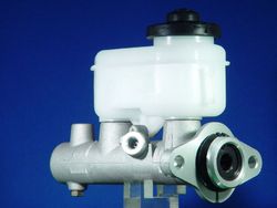 Auto Car Parts Camry Brake Pump Booster Master Cylinder 47201-33130/47201-33140