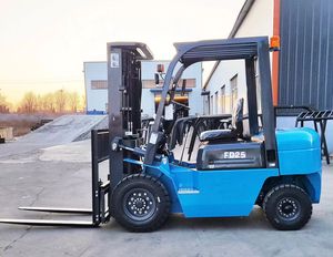 3-Ton, 3.5-Ton and 5-Ton Diesel Engine Forklifts, Cpcd35 Diesel-Powered Forklift with 4.5-Meter Triple Mast