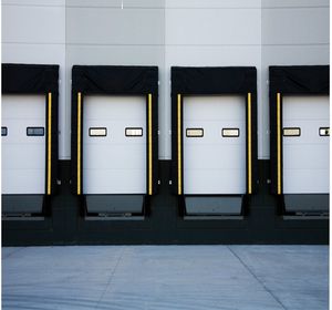 Weather-Resistant Automatic Door Dock Seal for Enhanced Insulation