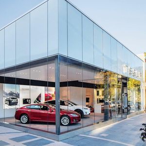 Attractive 4s Store Building with Q355b Steel and EPS Roof Panels