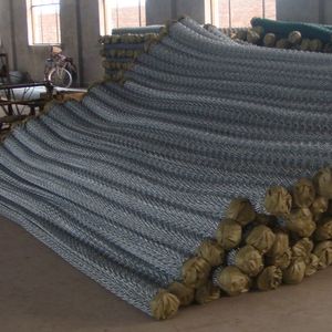 Galvanized Steel Wire Mesh Fence Sports Ground Chain Link Wire Mesh