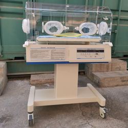 Medical Neonatal Transport Infant Incubator Newborn Infant Care Equipment Baby Infant Incubator Machine