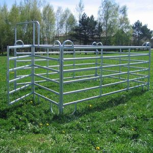 Customized Hot Dipped Galvanized Livestock Cattle Horse Panels 16 FT Heavy Duty Coral Metal Yard Sheep Fence
