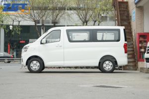 2022 Changan Ruixing Em60 New Energy E-PRO Trunk/5 Doors 5 Seats Van Range 300 Km New Cars Made in China Used 4X4 Car