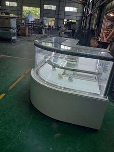 Commercial Cake Showcase with Curved Glass for Pastry Visibility