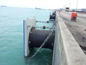 Marine Dock Super Cell/Cone Rubber Fender Yokohama Pneumatic Bumper for Protection of Boat Yacht Factory Wholesale Price