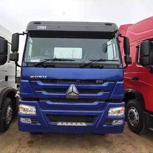 Sinotruk Heavy Duty HOWO 371HP Tractor Truck 6X4 10 Wheels
