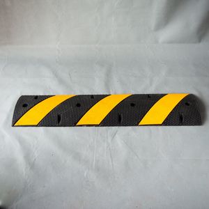 Durable Reflective Road Rubber Traffic Calming Speed Bump for Safety