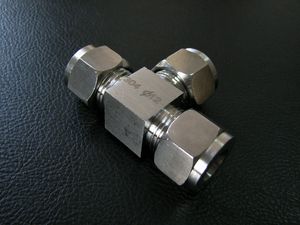 Stainless Steel Union Connector Tee / Elbow Made with SS304, SS316