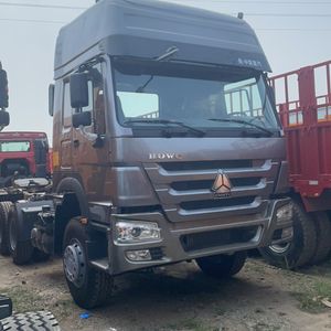 Sinotruk HOWO 6X4 High Roof Tractor Truck