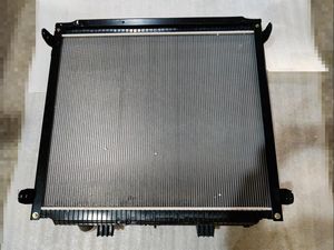 812W06100-0003 Sinotruk Sitrak C7h HOWO Ste Yr Radiator Water Tank Assembly