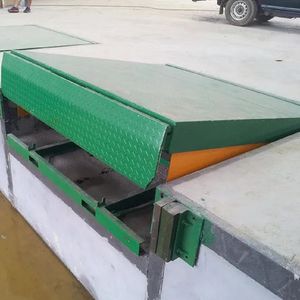 Heavy-Duty Hydraulic Truck Loading Ramp Warehouse Dock Leveler Cargo Loading Platform